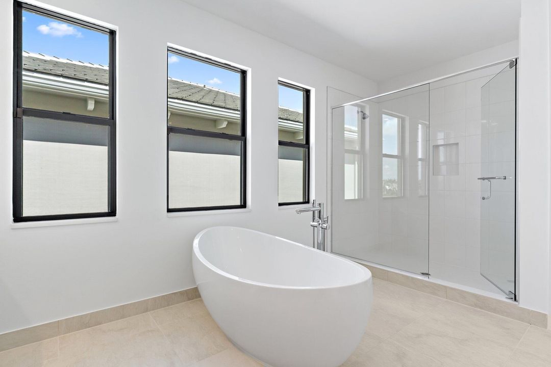 出租: $5,900 (5 贝兹, 5 浴室, 3656 平方英尺)