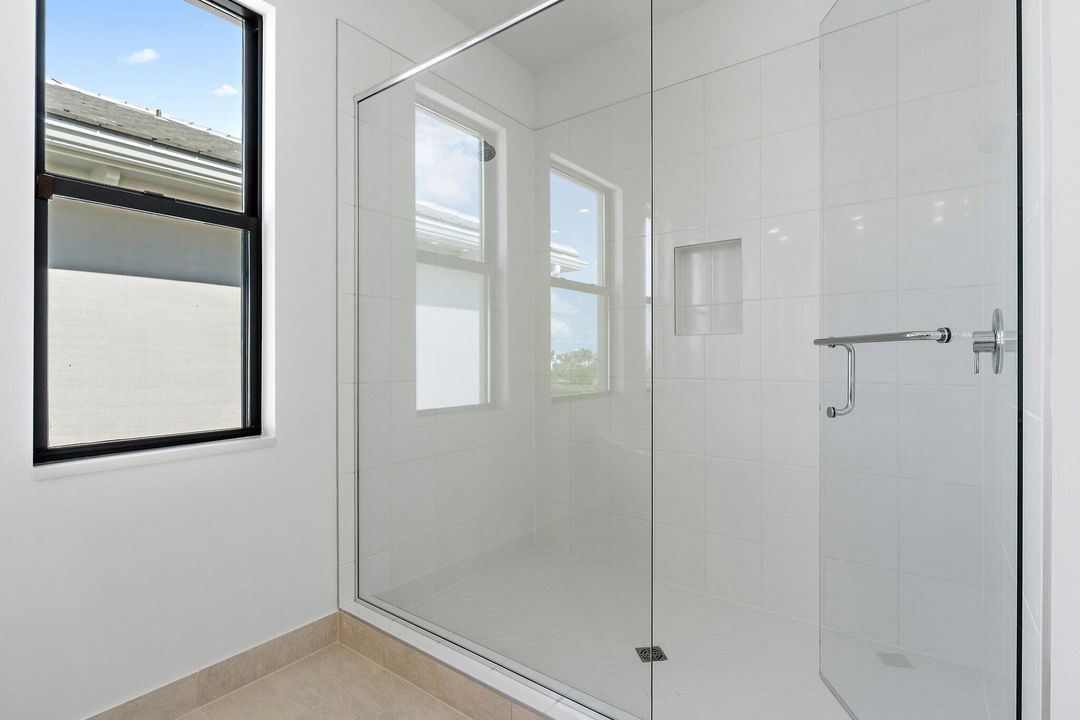 出租: $5,900 (5 贝兹, 5 浴室, 3656 平方英尺)