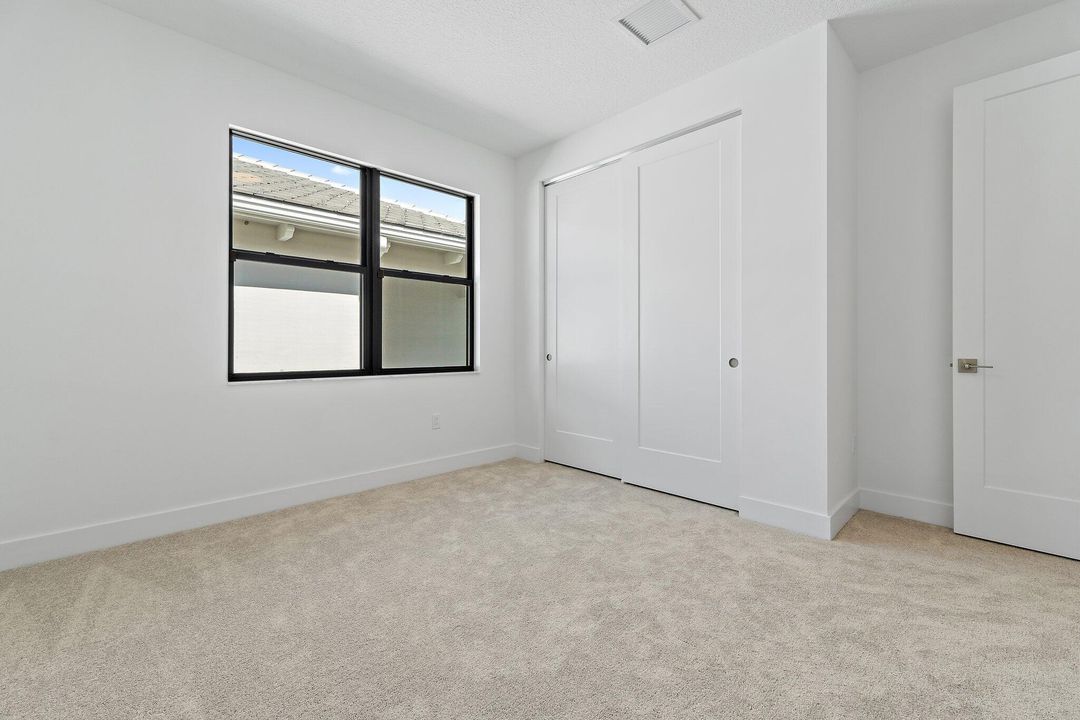 出租: $5,900 (5 贝兹, 5 浴室, 3656 平方英尺)