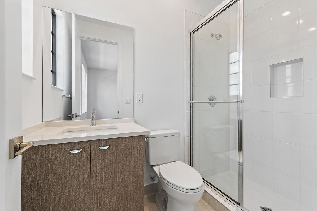 出租: $5,900 (5 贝兹, 5 浴室, 3656 平方英尺)