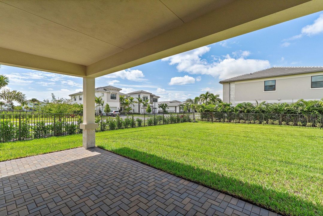 出租: $5,900 (5 贝兹, 5 浴室, 3656 平方英尺)