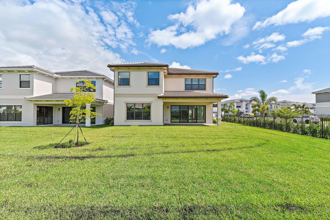 出租: $5,900 (5 贝兹, 5 浴室, 3656 平方英尺)