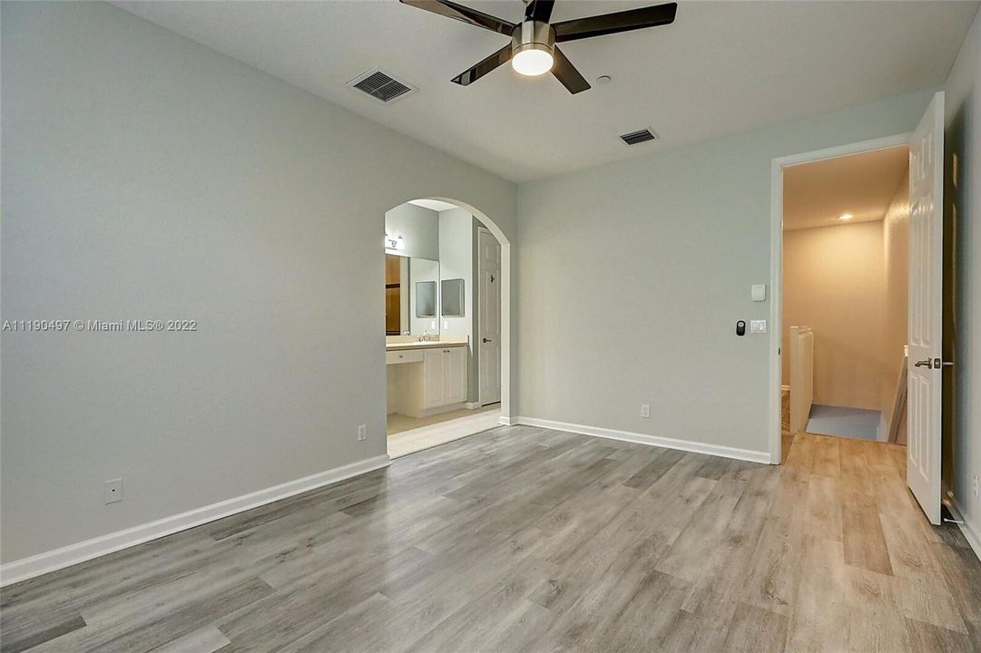 В аренду: $2,350 (2 спален, 2 ванн, 1627 Квадратных фут)