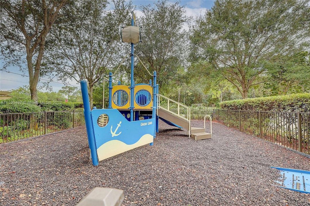 В аренду: $2,350 (2 спален, 2 ванн, 1627 Квадратных фут)