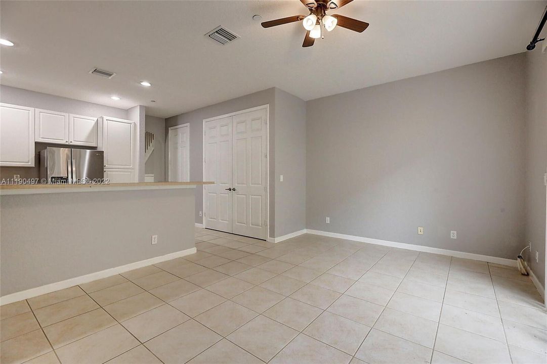 В аренду: $2,350 (2 спален, 2 ванн, 1627 Квадратных фут)