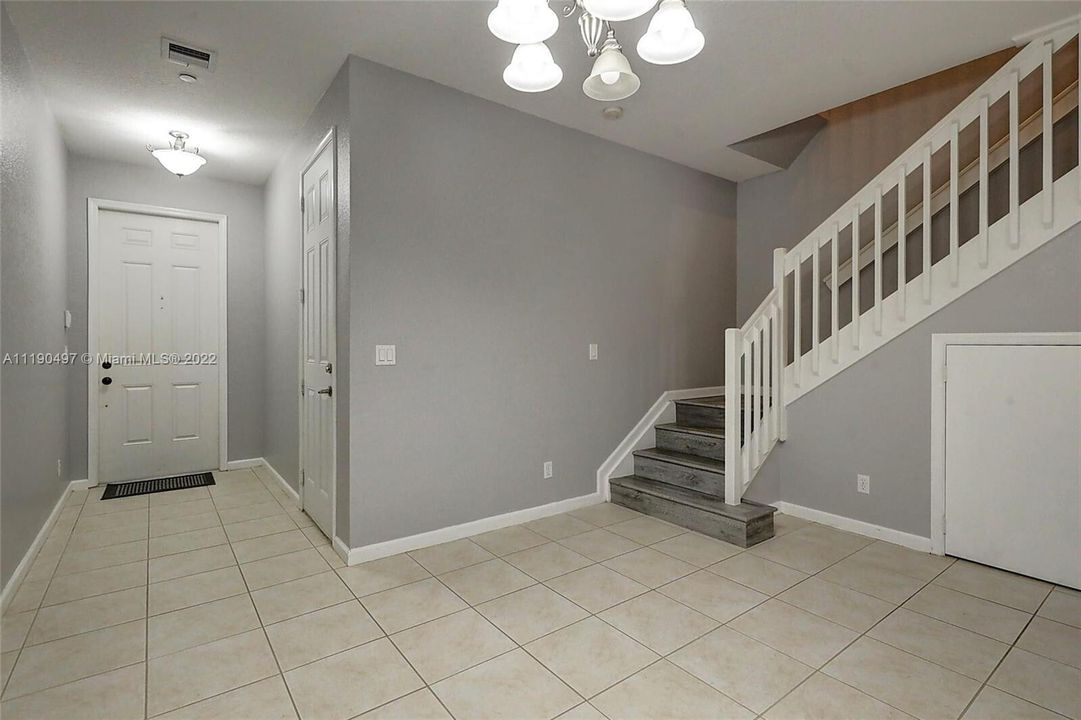 В аренду: $2,350 (2 спален, 2 ванн, 1627 Квадратных фут)