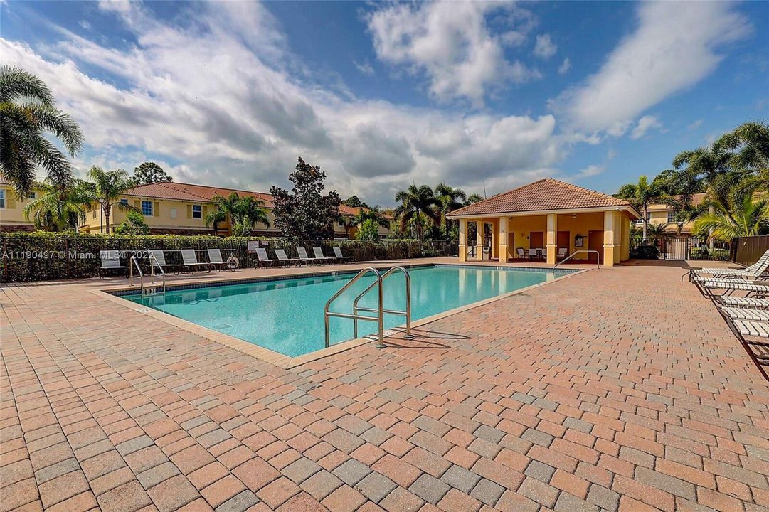 В аренду: $2,350 (2 спален, 2 ванн, 1627 Квадратных фут)