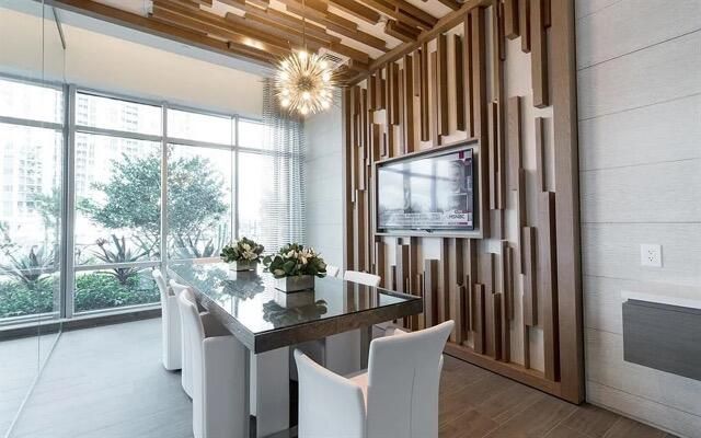 合同活跃: $1,150,000 (2 贝兹, 2 浴室, 1958 平方英尺)