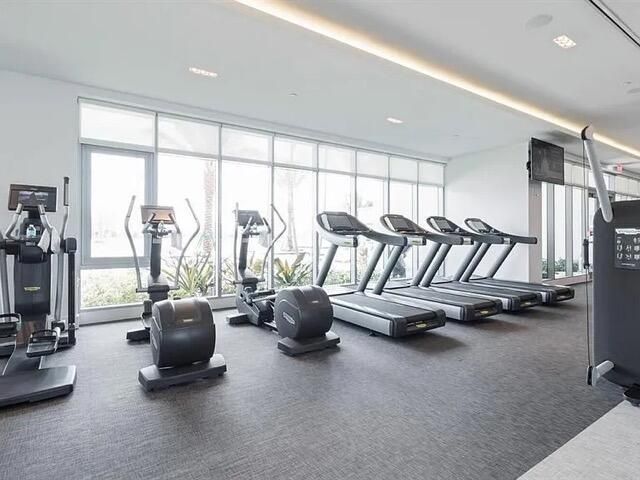 合同活跃: $1,150,000 (2 贝兹, 2 浴室, 1958 平方英尺)