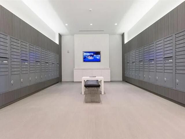 合同活跃: $1,150,000 (2 贝兹, 2 浴室, 1958 平方英尺)