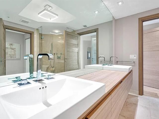 合同活跃: $1,150,000 (2 贝兹, 2 浴室, 1958 平方英尺)