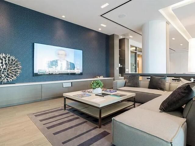 合同活跃: $1,150,000 (2 贝兹, 2 浴室, 1958 平方英尺)