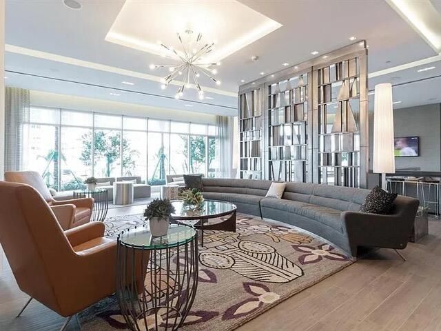 合同活跃: $1,150,000 (2 贝兹, 2 浴室, 1958 平方英尺)