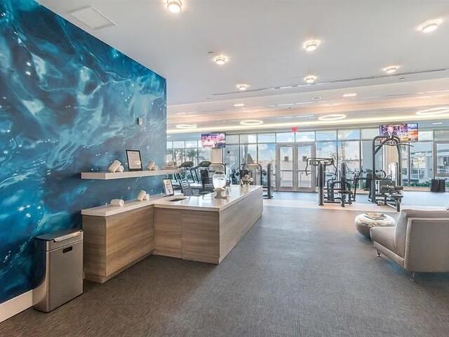 合同活跃: $1,150,000 (2 贝兹, 2 浴室, 1958 平方英尺)