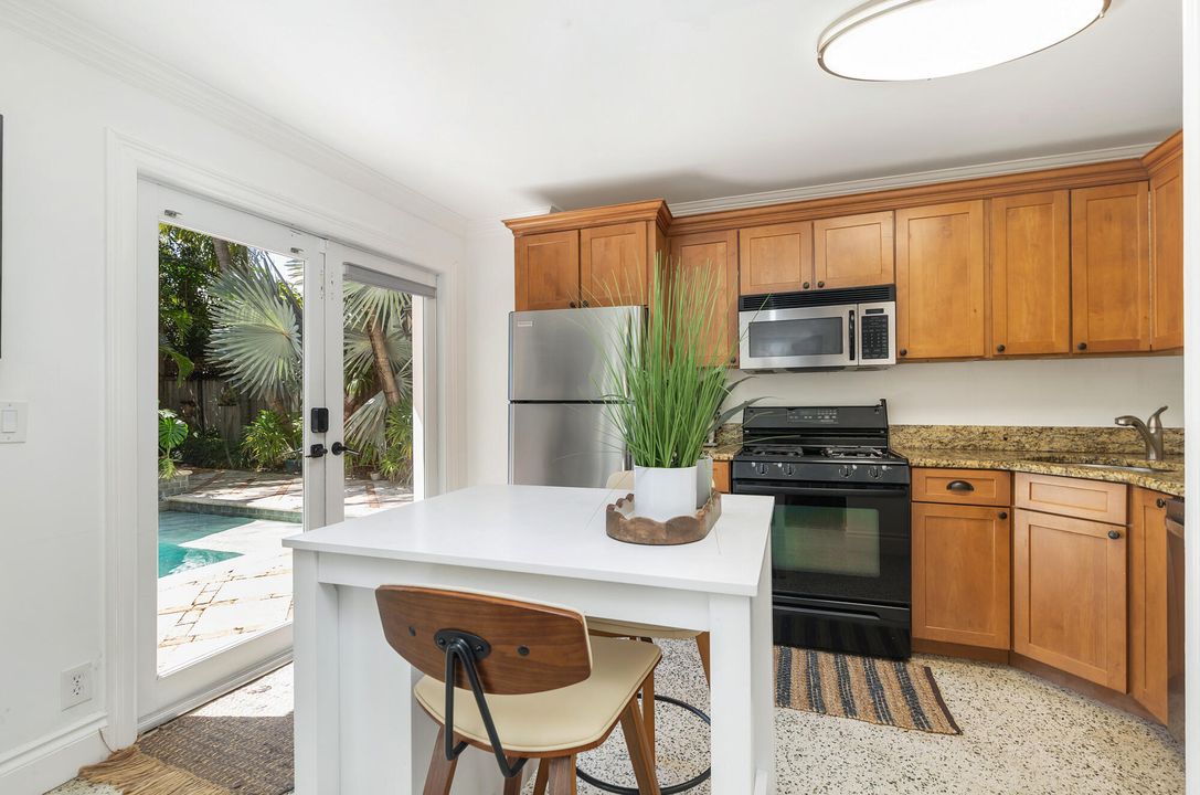 For Sale: $1,495,000 (3 beds, 2 baths, 1681 Square Feet)