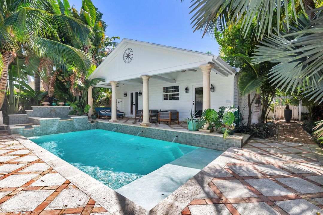 For Sale: $1,495,000 (3 beds, 2 baths, 1681 Square Feet)