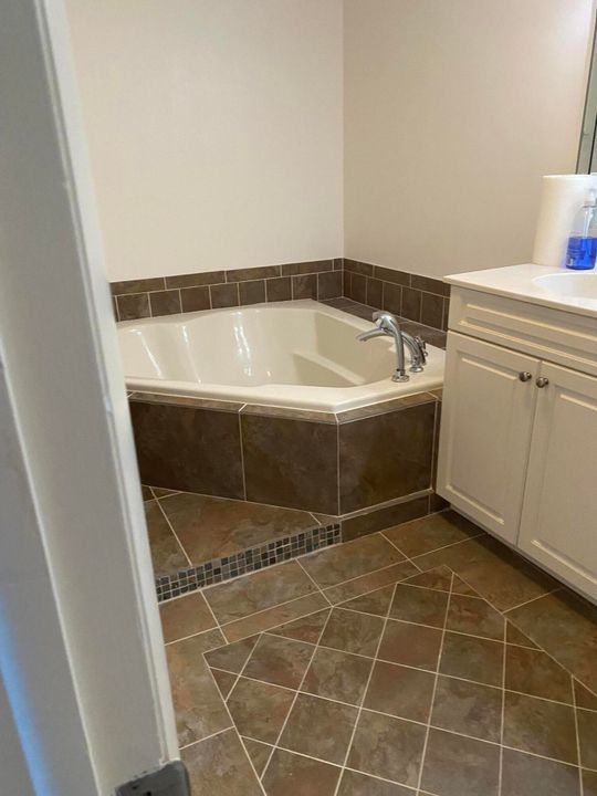 出租: $6,500 (3 贝兹, 3 浴室, 1920 平方英尺)