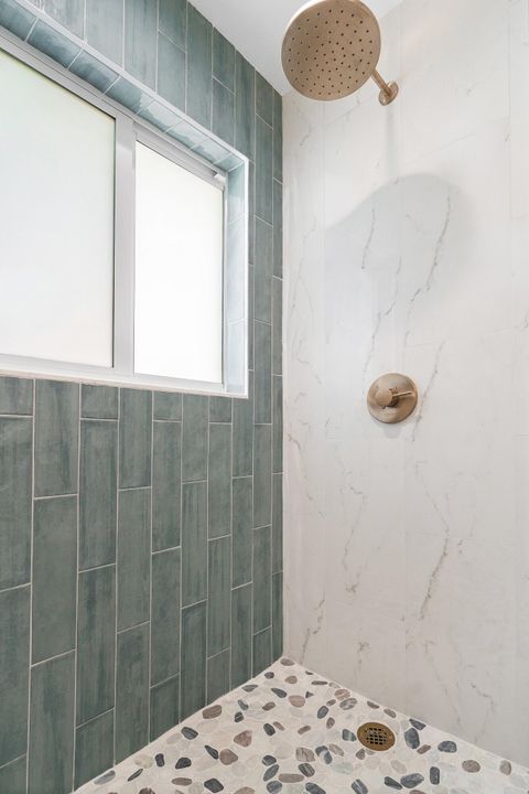 合同活跃: $775,000 (3 贝兹, 2 浴室, 1370 平方英尺)