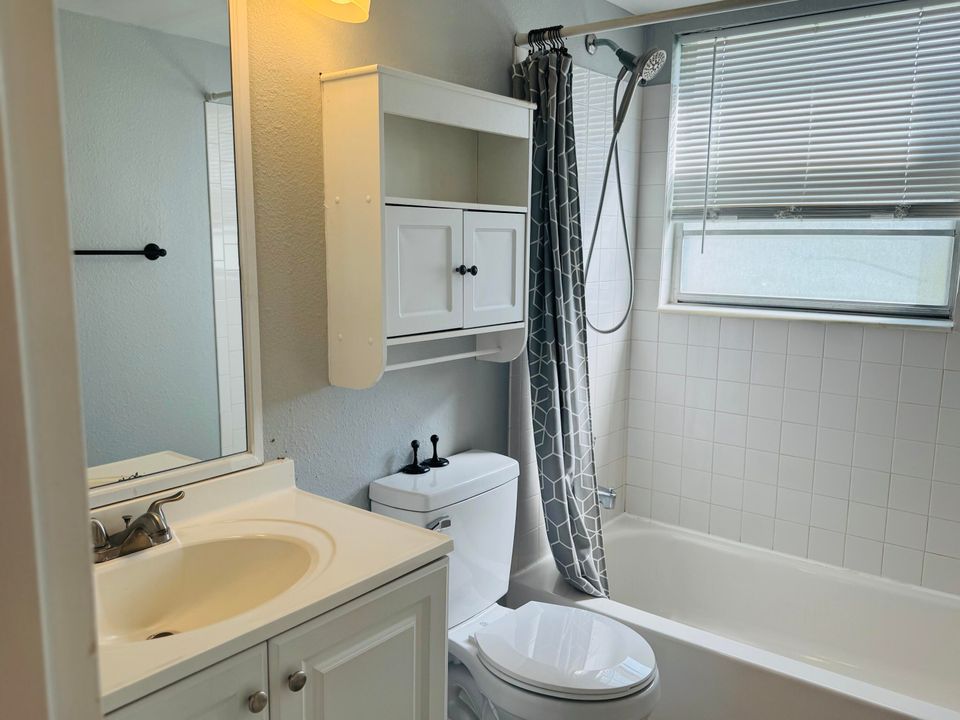 В аренду: $1,850 (2 спален, 1 ванн, 900 Квадратных фут)