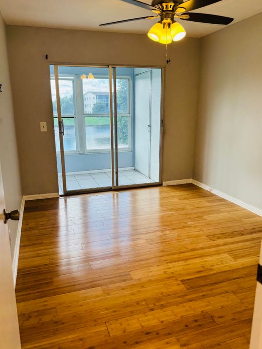 В аренду: $1,850 (2 спален, 1 ванн, 900 Квадратных фут)