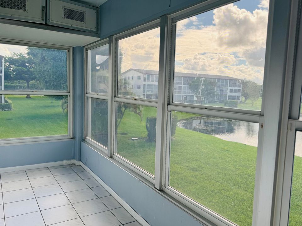 В аренду: $1,850 (2 спален, 1 ванн, 900 Квадратных фут)