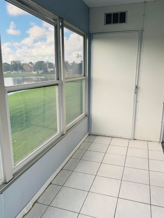 В аренду: $1,850 (2 спален, 1 ванн, 900 Квадратных фут)