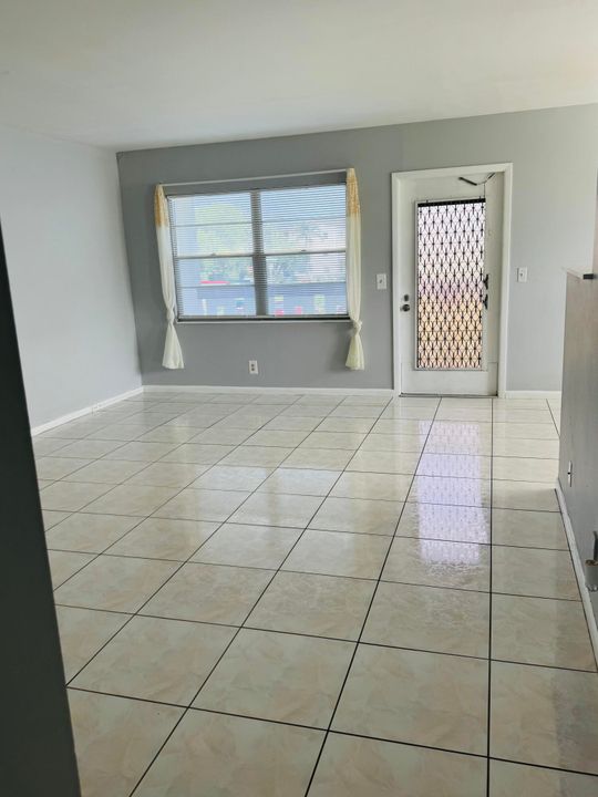 В аренду: $1,850 (2 спален, 1 ванн, 900 Квадратных фут)