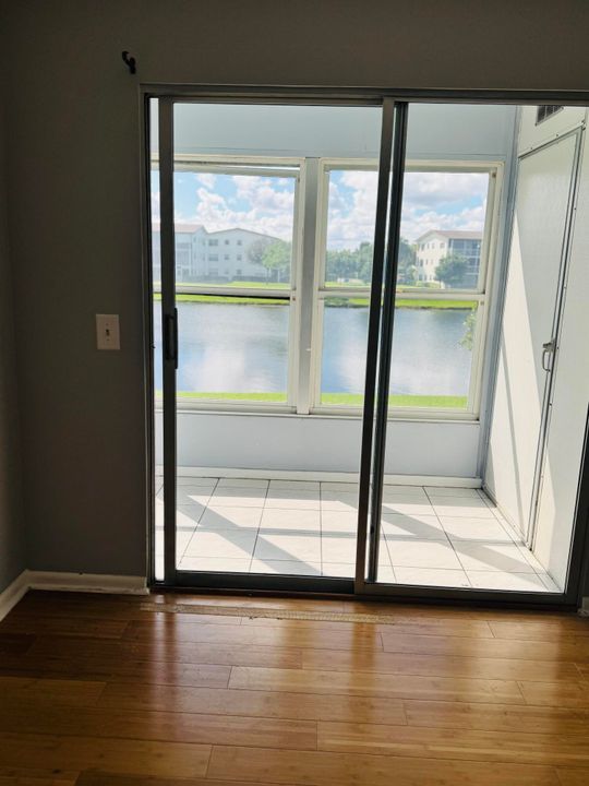 В аренду: $1,850 (2 спален, 1 ванн, 900 Квадратных фут)