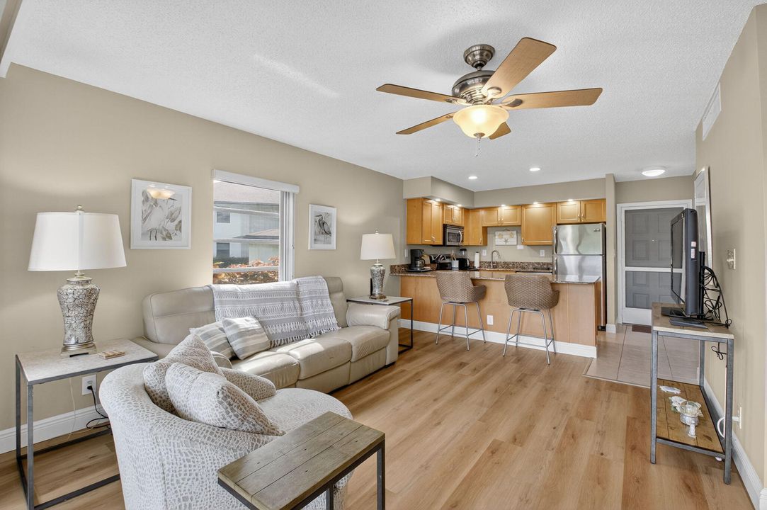 合同活跃: $2,500 (1 贝兹, 1 浴室, 750 平方英尺)