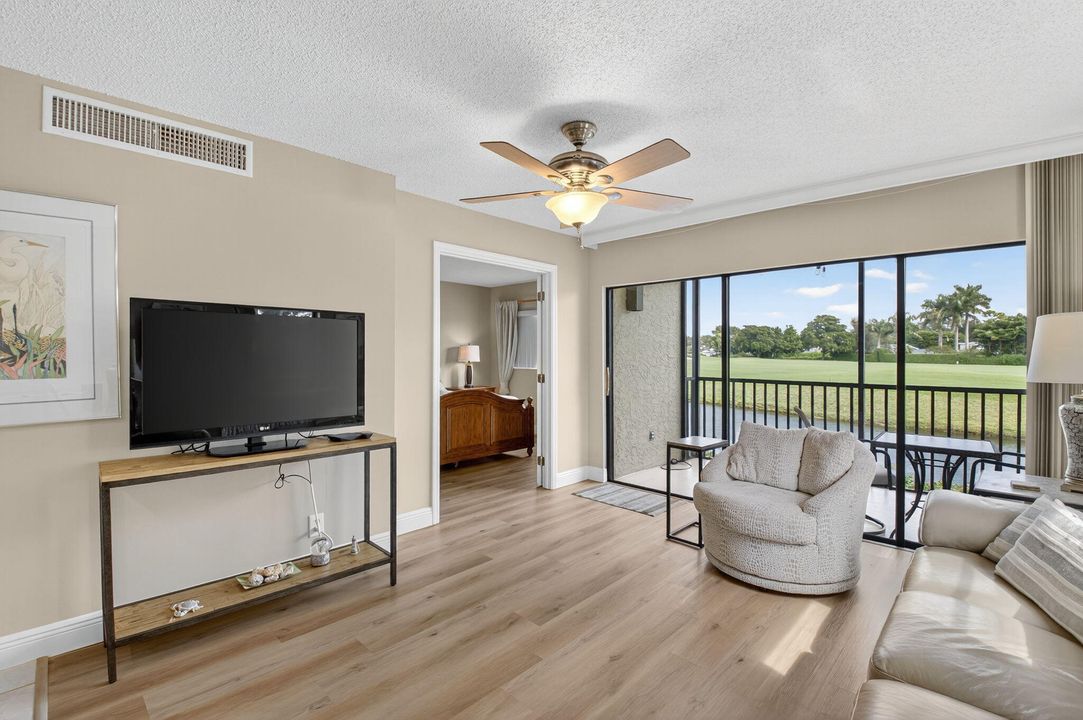 合同活跃: $2,500 (1 贝兹, 1 浴室, 750 平方英尺)