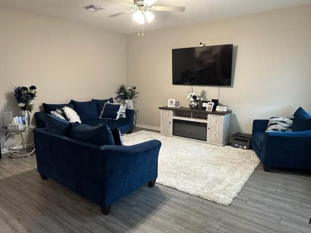 Active With Contract: $263,000 (2 beds, 2 baths, 1245 Square Feet)