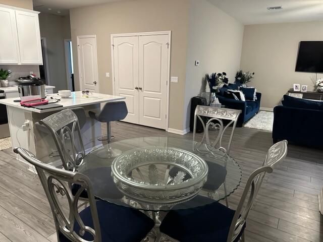 Active With Contract: $263,000 (2 beds, 2 baths, 1245 Square Feet)