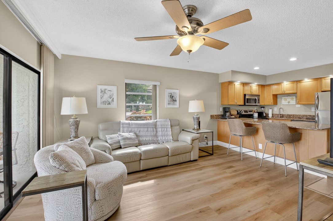 合同活跃: $2,500 (1 贝兹, 1 浴室, 750 平方英尺)