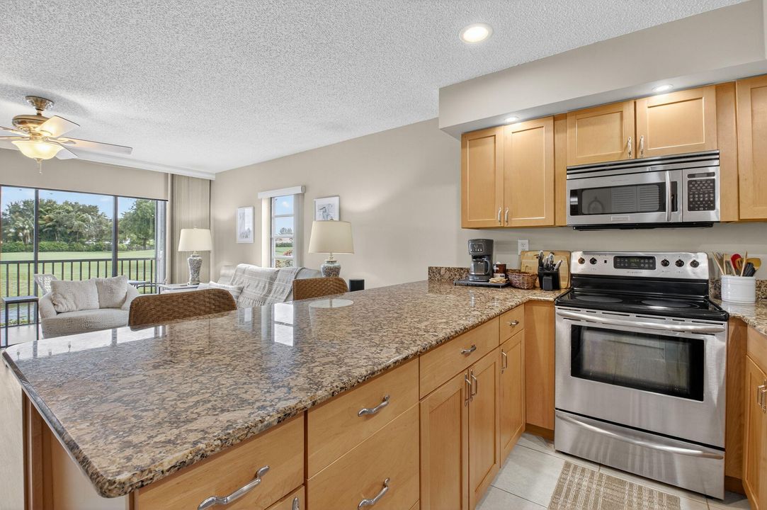 合同活跃: $2,500 (1 贝兹, 1 浴室, 750 平方英尺)