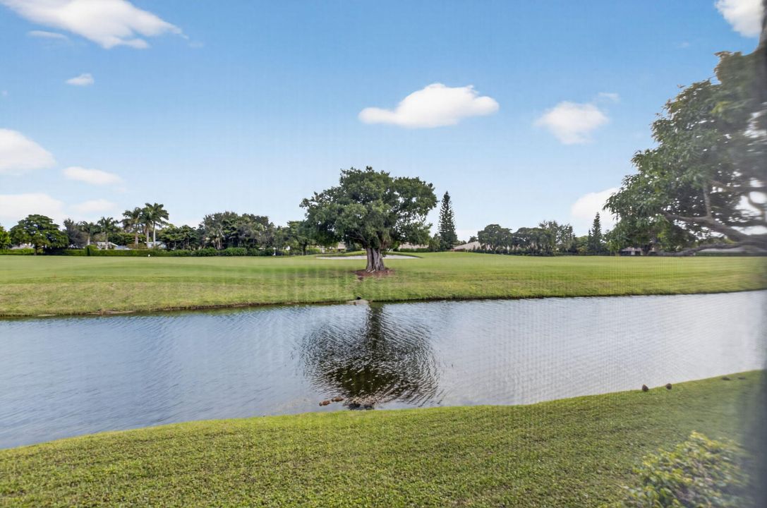 合同活跃: $2,500 (1 贝兹, 1 浴室, 750 平方英尺)