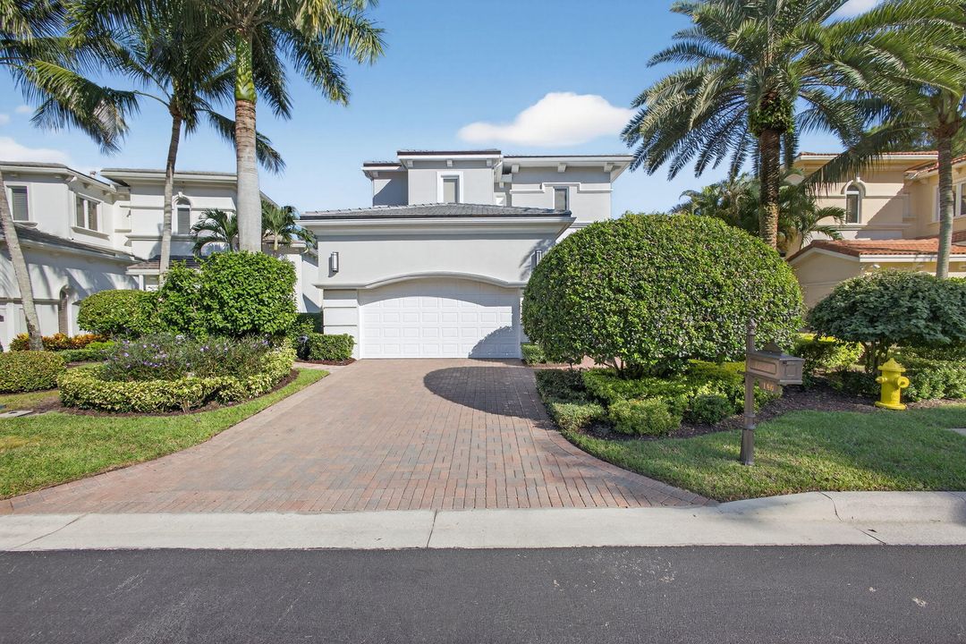 合同活跃: $3,699,000 (4 贝兹, 4 浴室, 4228 平方英尺)