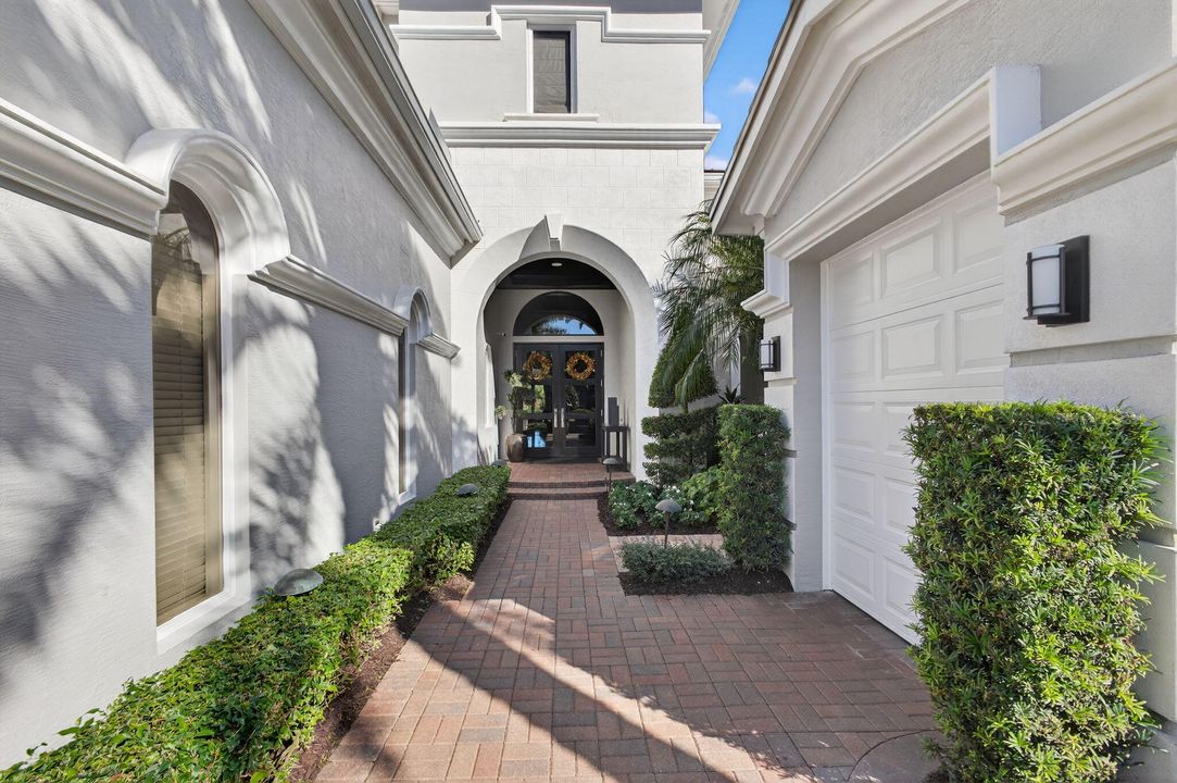 合同活跃: $3,699,000 (4 贝兹, 4 浴室, 4228 平方英尺)