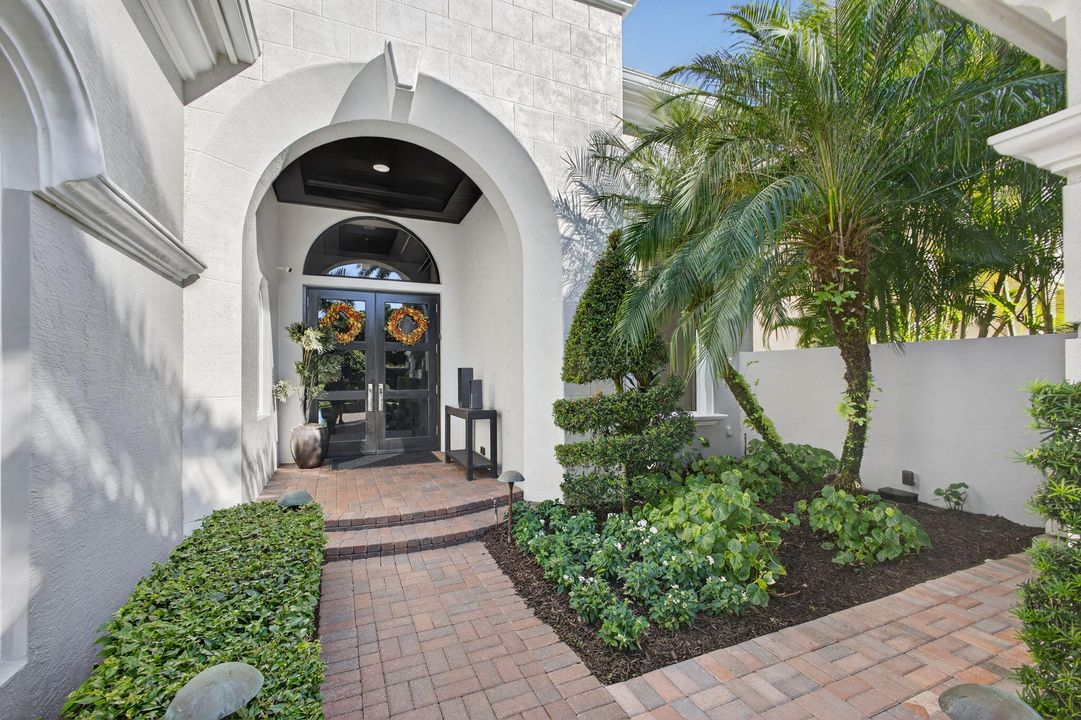 合同活跃: $3,699,000 (4 贝兹, 4 浴室, 4228 平方英尺)