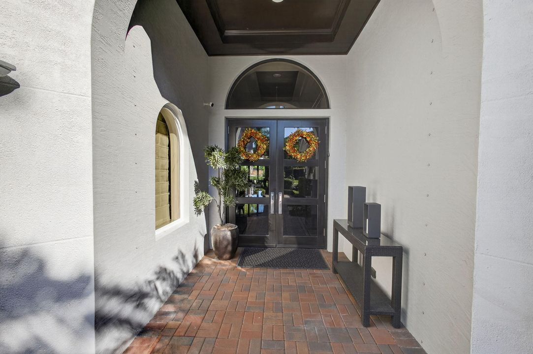 合同活跃: $3,699,000 (4 贝兹, 4 浴室, 4228 平方英尺)