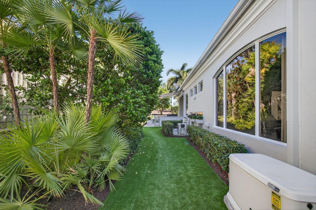 合同活跃: $3,699,000 (4 贝兹, 4 浴室, 4228 平方英尺)