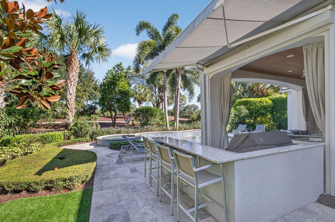 合同活跃: $3,699,000 (4 贝兹, 4 浴室, 4228 平方英尺)