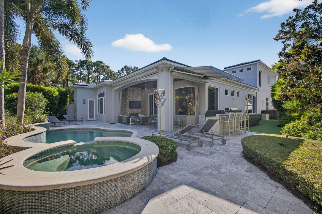 合同活跃: $3,699,000 (4 贝兹, 4 浴室, 4228 平方英尺)