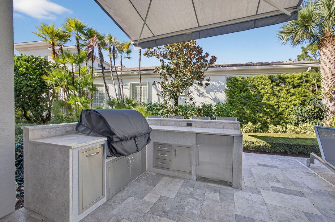 合同活跃: $3,699,000 (4 贝兹, 4 浴室, 4228 平方英尺)