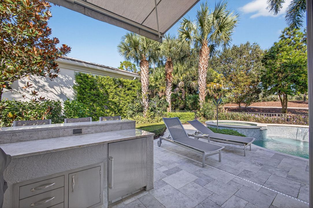 合同活跃: $3,699,000 (4 贝兹, 4 浴室, 4228 平方英尺)