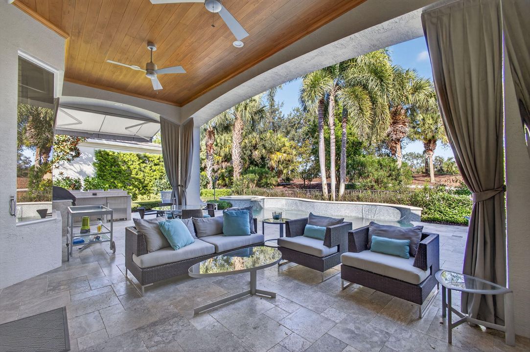 合同活跃: $3,699,000 (4 贝兹, 4 浴室, 4228 平方英尺)