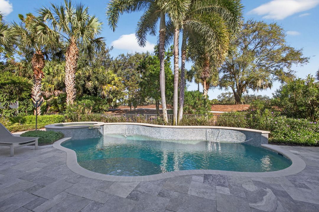 合同活跃: $3,699,000 (4 贝兹, 4 浴室, 4228 平方英尺)