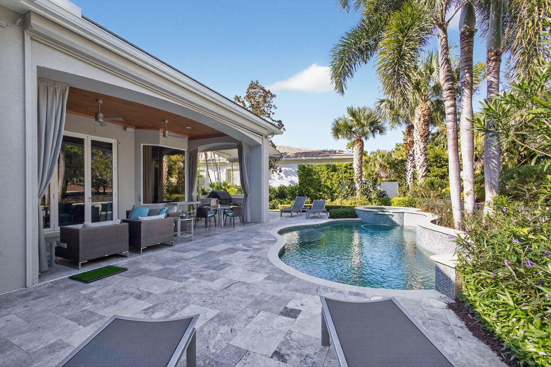 合同活跃: $3,699,000 (4 贝兹, 4 浴室, 4228 平方英尺)