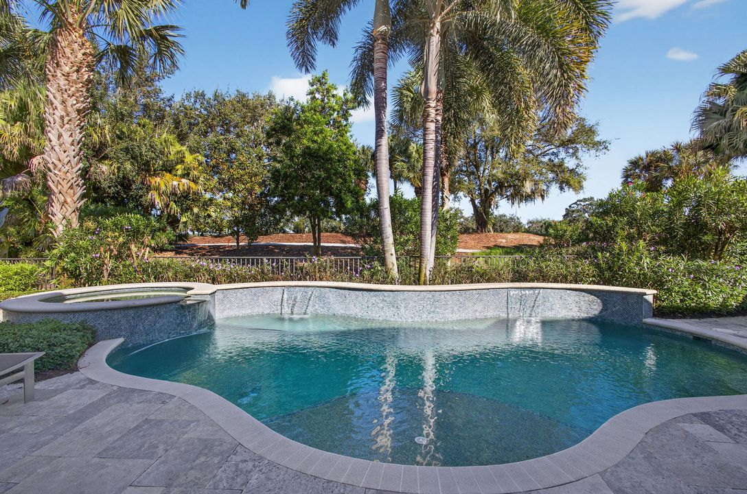 合同活跃: $3,699,000 (4 贝兹, 4 浴室, 4228 平方英尺)