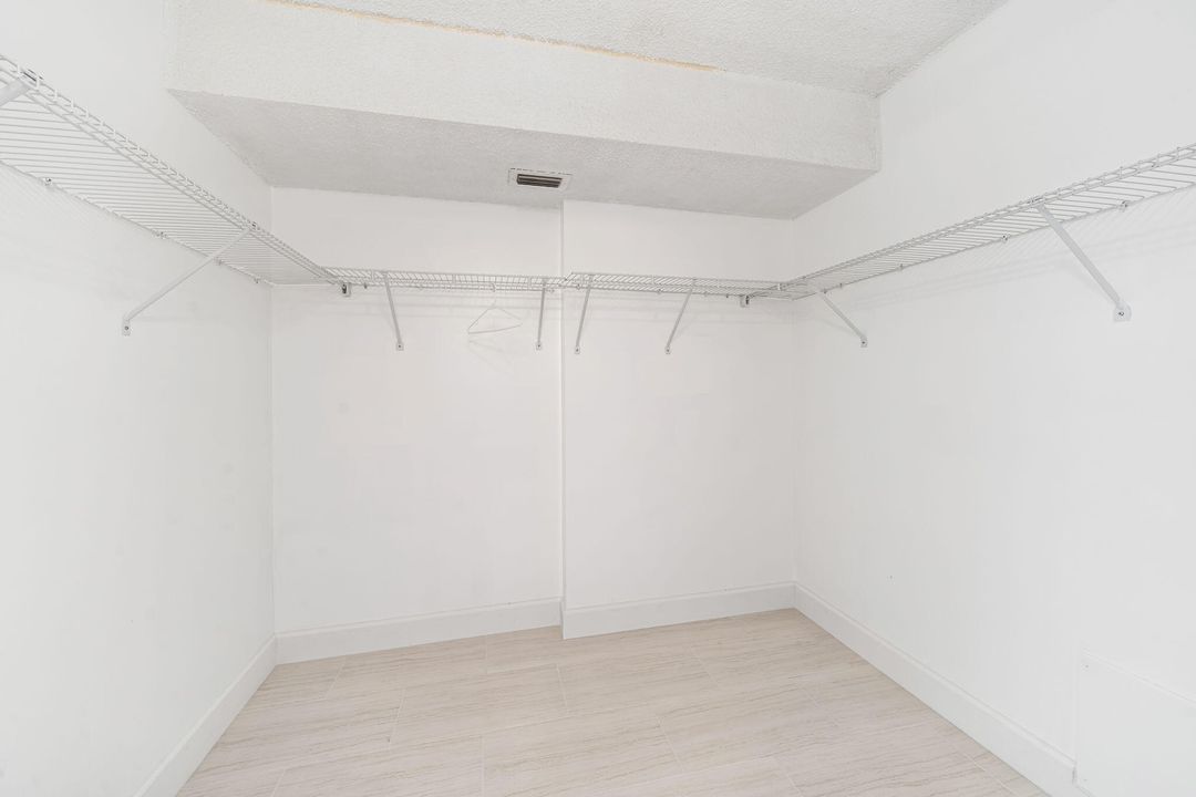 En Venta: $320,000 (2 camas, 2 baños, 1200 Pies cuadrados)