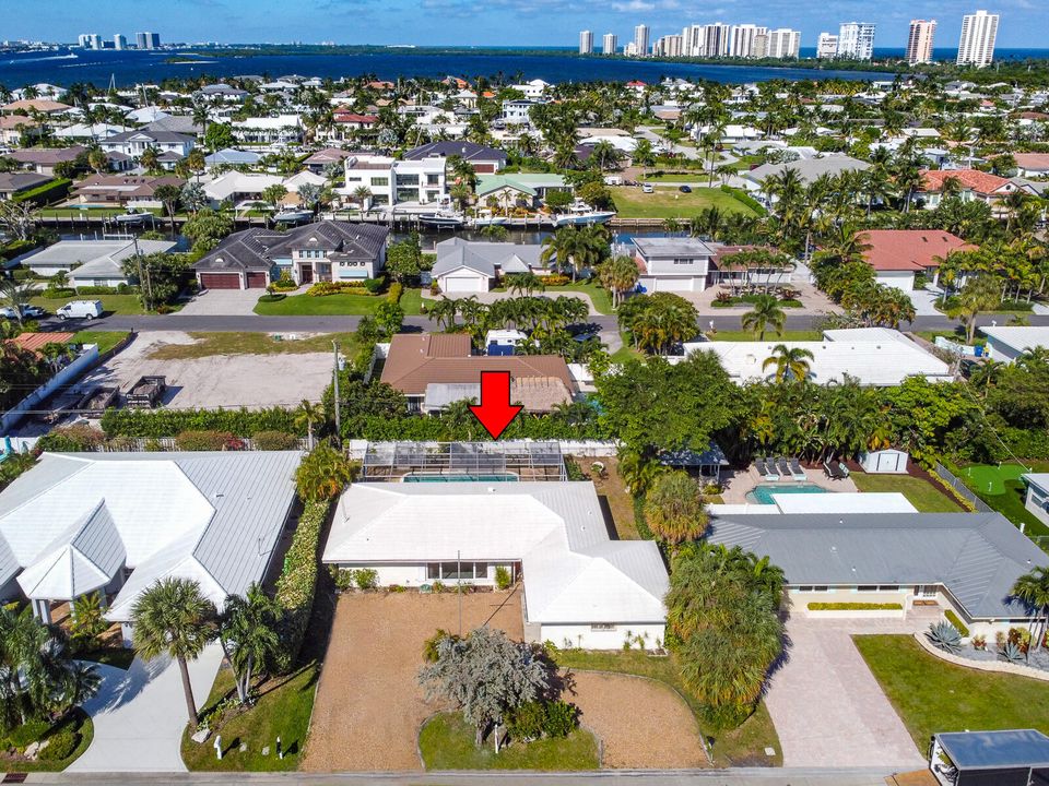 合同活跃: $1,100,000 (2 贝兹, 2 浴室, 1448 平方英尺)